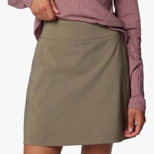 Columbia Women's Mini Skirt in Olive NWT